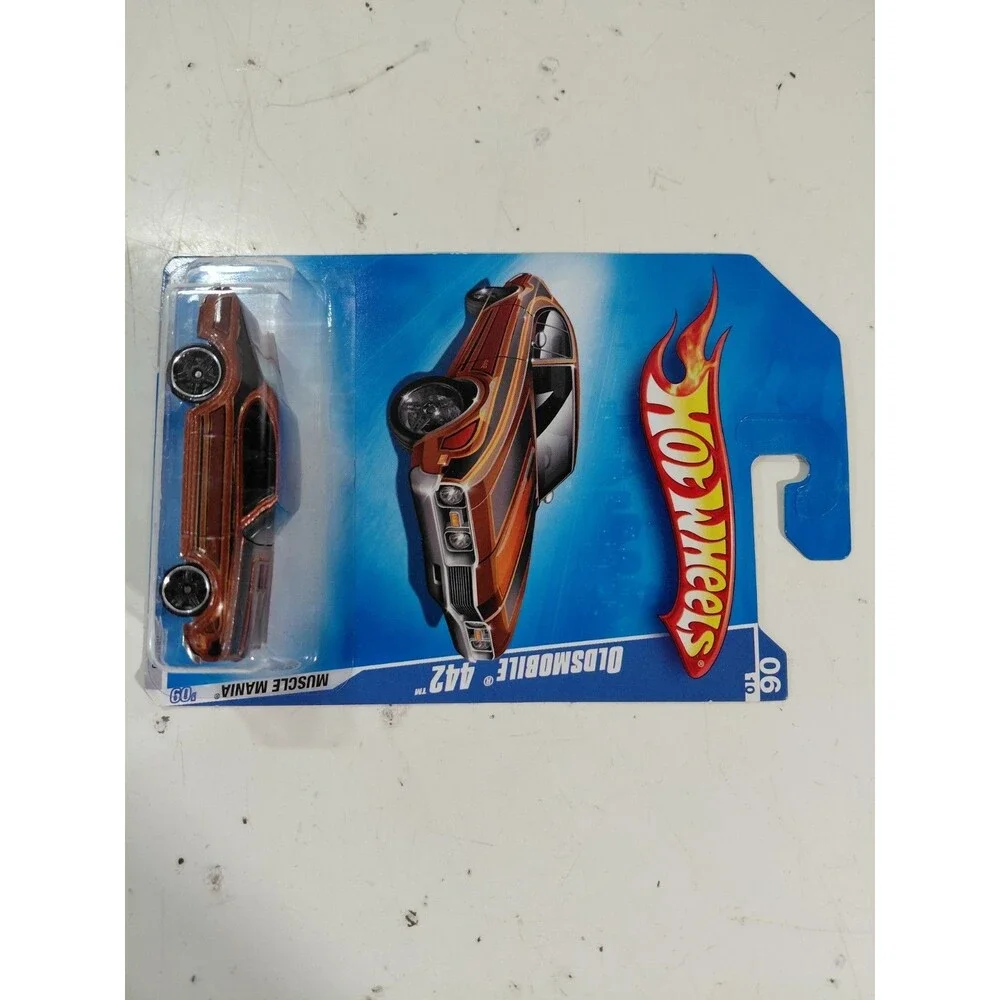 NIP Hot Wheels Muscle Mania 2009 1:64 DieCast Oldsmobile 442 Muscle Car